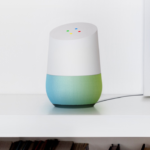 Компания Google выпустила обновление прошивки для колонки Google Home.